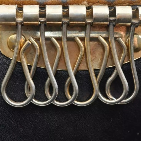 Authentic CELINE Paris 6-Key Holder - Picture 4 of 4